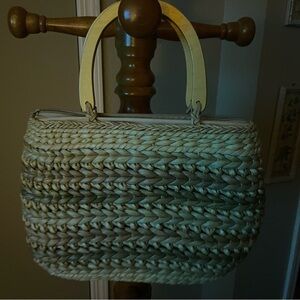 Stylish Woven Straw Handbag with Wood Handles